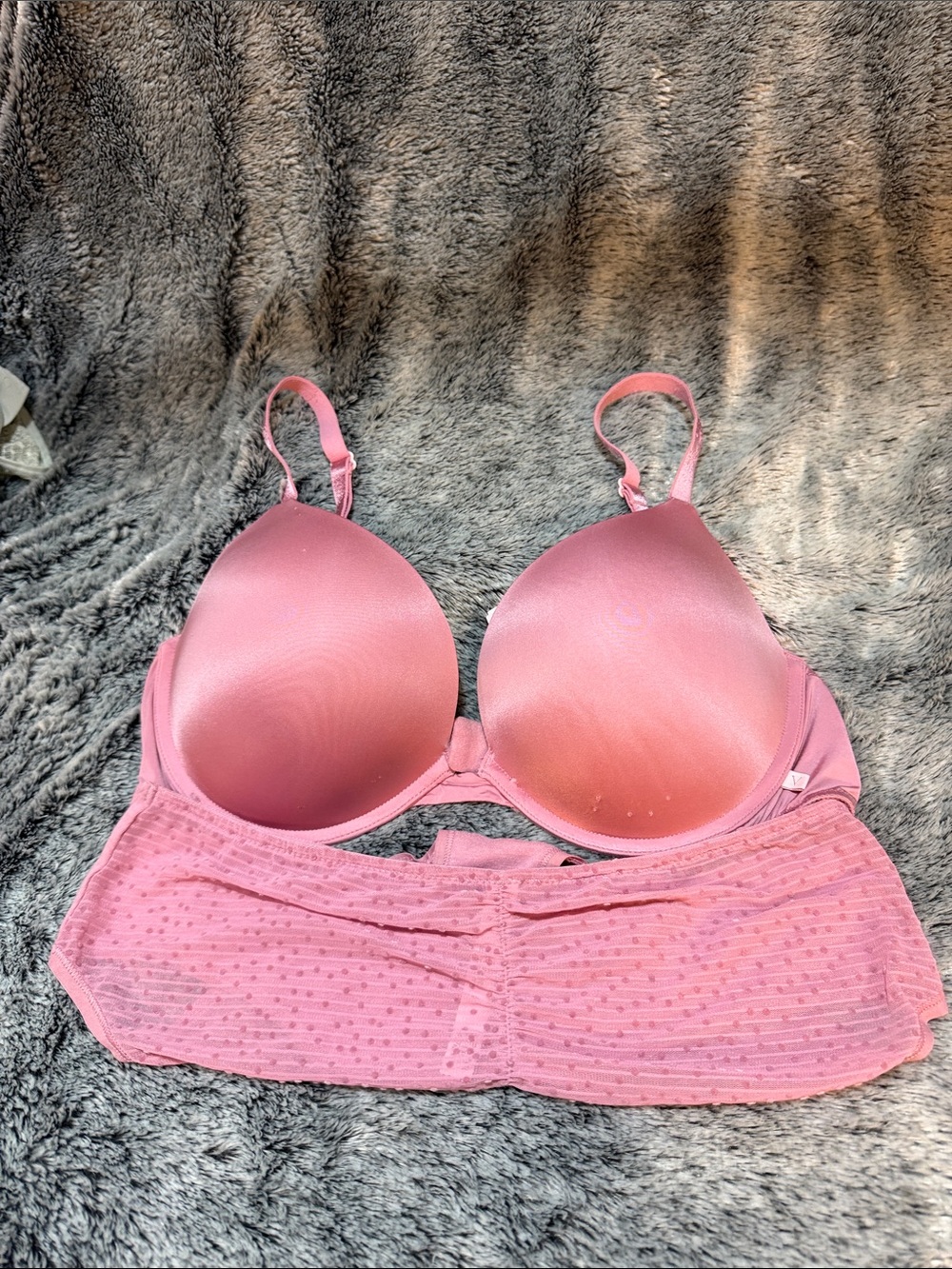 Victoria’s Secret Women's rich rose push up Bra with Lace Band and textured shee